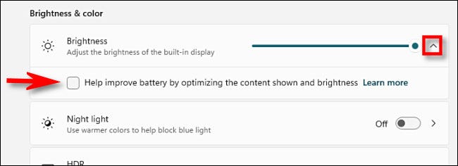 取消选中“通过优化显示的内容和亮度来帮助改善电池”。
